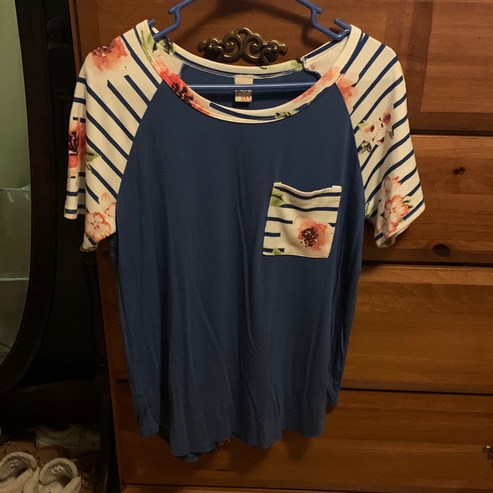 7th Ray Blue Raglan Tee with Floral-Striped Sleeves